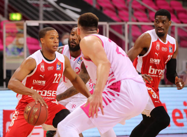 攻端为球队 攻端为球队